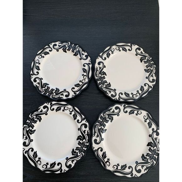 222 Fifth Set of 4 dinner plates in the elegant Damask pattern Black, White - Picture 3 of 11